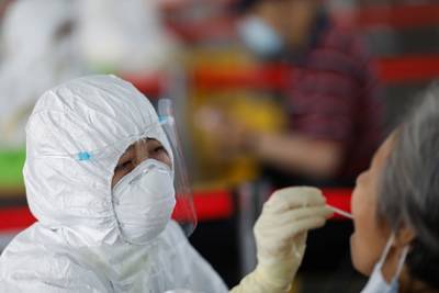 В китайском городе протестируют 6 миллионов человек из-за вспышки коронавируса
