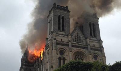 Политика «открытых дверей» привела Европу к горящим соборам
