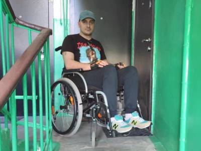 Недоступное жилье: инвалид-колясочник вынужден взять вторую ипотеку, чтобы выйти на улицу