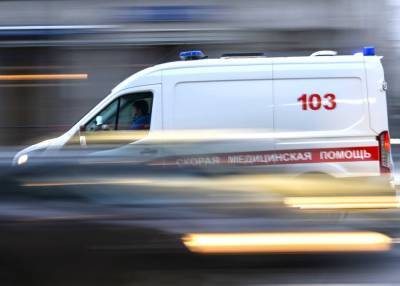 Двое мужчин госпитализированы после попадания молнии на западе Москвы