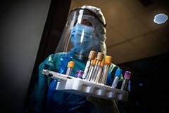 Глава РАН счел невозможной массовую вакцинацию от коронавируса в 2020 году