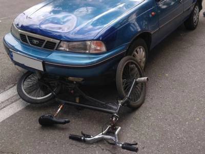 Водитель Daewoo сбил 10-летнего ребенка на велосипеде в Мариуполе