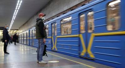 В Киеве пропал свет на двух станциях метро – СМИ