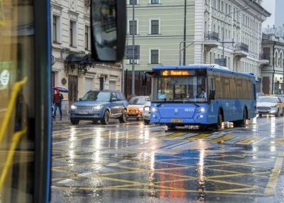 Движение общественного транспорта восстановили после ливня в Москве