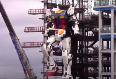 18-метровый робот из Японии сделал первые шаги
