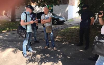 В Хмельницкой области начальника Фискальной службы задержали на взятке
