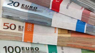 Биржевое смещение: курс евро впервые с апреля превысил 84 рубля