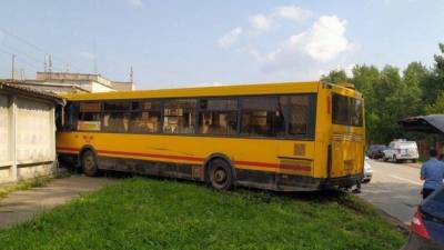 Пьяный водитель врезавшегося в забор автобуса в Ижевске оказывается этот автобус угнал
