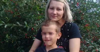 В Красноярском крае 10-летний мальчик спас маму из тонущей машины