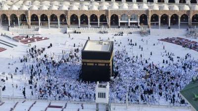 В Саудовской Аравии начинается хадж, в нём примут участие лишь несколько тысяч человек