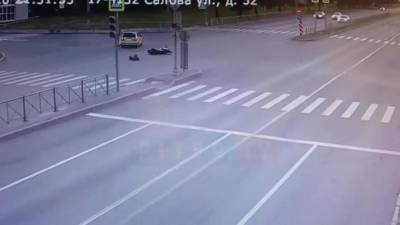 "Матиз" подбил мотоциклиста на перекрестке во Фрунзенском районе