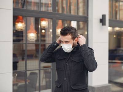 Признак слабости: ученые выяснили, почему мужчины реже носят маски