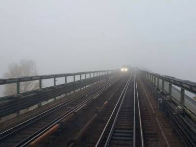 В Киевском метро полностью пропало освещение, в интернете появилось видео