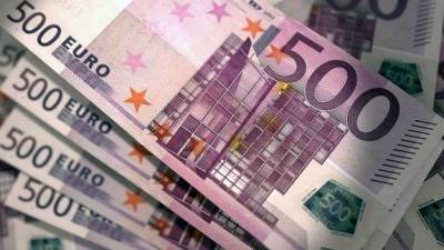 Курс евро к открытию межбанка скинул 8 копеек