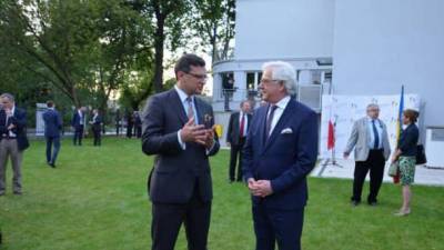 Кулеба и Чапутович открыли в Варшаве новое помещение посольства Украины