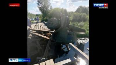 В Костромской области под самосвалом провалился мост