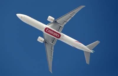 Авиакомпания Emirates бесплатно застрахует пассажиров от COVID-19