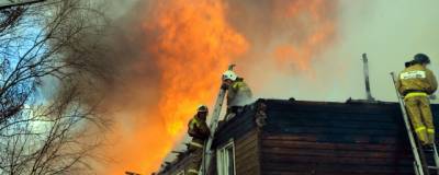 Нерюнгринские огнеборцы спасли при пожаре в жилом доме трех человек