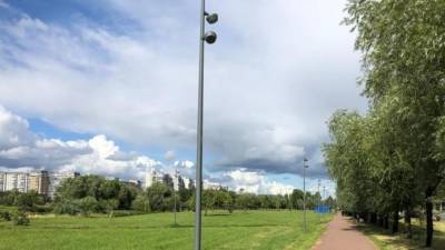 Более 600 новых уличных фонарей установили в парке Интернационалистов