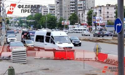 Екатеринбургская больница будет возить больных коронавирусом на частных микроавтобусах