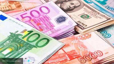Крупнейшие банки России столкнулись с оттоком валютных вкладов