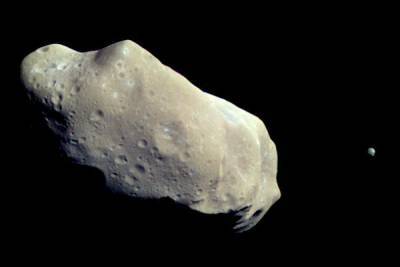 НАСА засекло летящий к Земле астероид размером с футбольное поле
