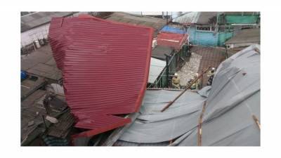 Из-за непогоды в Симферопольском районе сорвало крыши жилых домов