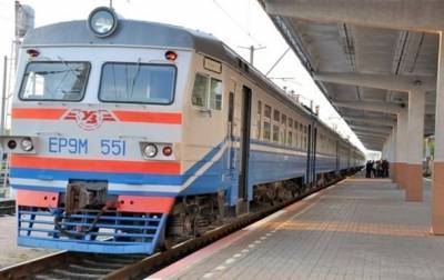 Укрзализныця возобновляет движение 17 региональных поездов