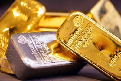 Цена золота вновь обновила рекорд. Серебро подорожало до максимума с 2013 года