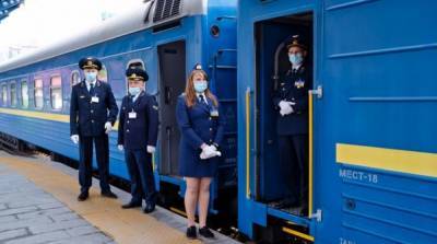 «Укрзализныця» возобновляет движение еще 17 поездов