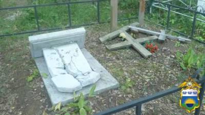 Житель Ишима в ярости разрушил семь могил, не найдя на кладбище сигарет
