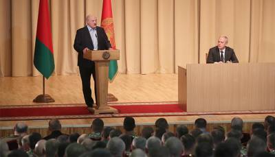 Лукашенко пообещал силовикам квартиры