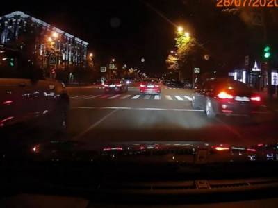 Ночью в Харькове мужчина из окна авто устроил стрельбу: что известно