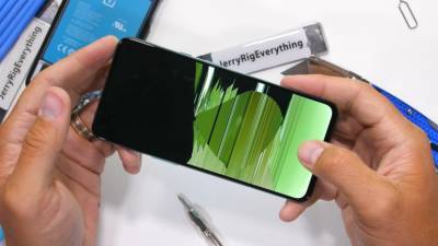 Смартфон OnePlus Nord не пережил тесты на прочность JerryRigEverything