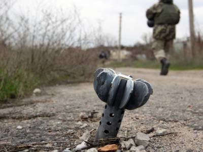 В Марьинке мужчине осколками ранило руки: сработало взрывное устройство - СМИ