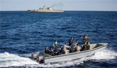 Иранский спецназ отработал захват авианосца США в Ормузском проливе