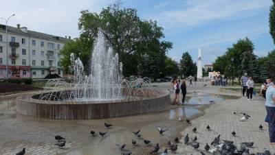 В Шадринске фонтан, который обошел в ₽7 млн, топит площадь в центре города