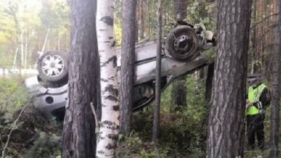 В Свердловской области при опрокидывании машины водитель вылетел из салона и погиб