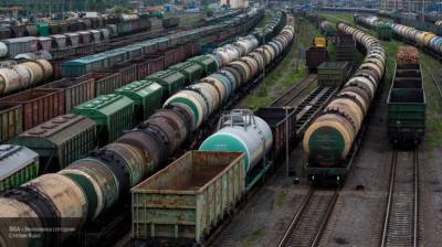 Два товарных поезда столкнулись по касательной в Санкт-Петербурге