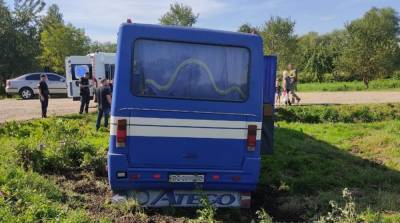Во Львовской области автобус слетел в кювет, есть пострадавшие