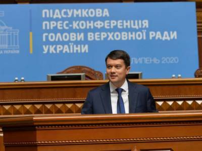 Разумков подписал законопроект о сокращении "зеленых" тарифов