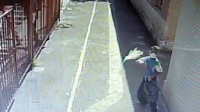 На синагогу в Мариуполе совершено нападение: человек с топором ранил охранника