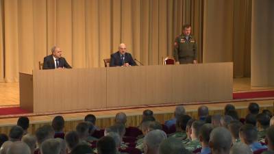А. Лукашенко заявляет о дальнейшей поддержке военнослужащих со стороны государства