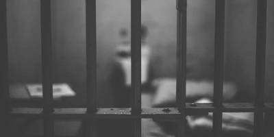 Подозрение: тюремная надзирательница занималась любовью с заключенными