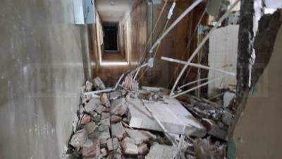 Видео и фото с места обрушения перекрытий в бывшем общежитии РЖД в Рязани