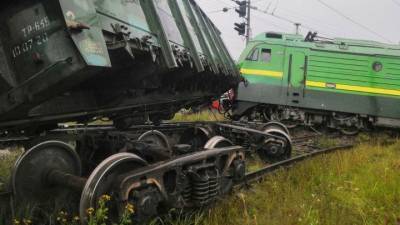 Два человека пострадали в столкновении электровозов в Петербурге