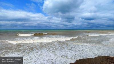 Специалисты проверяют морскую воду в Крыму на наличие коронавируса
