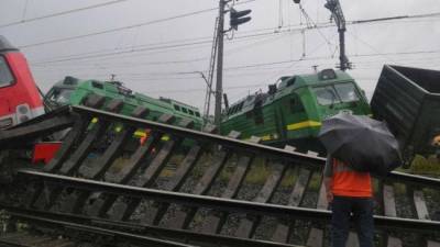 В Санкт-Петербурге столкнулись два товарных поезда, есть пострадавшие