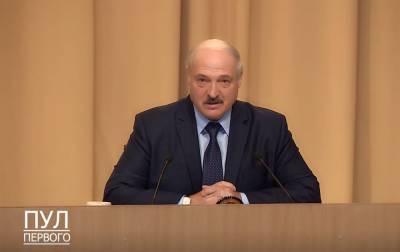 Лукашенко заявил, что на ногах перенес коронавирус