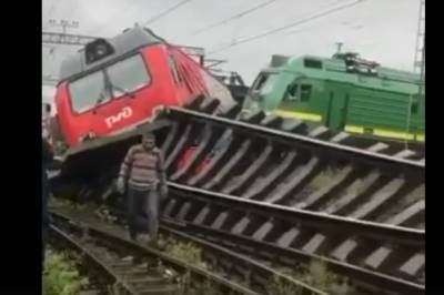 Появилось видео с места столкновения поездов в Санкт-Петербурге